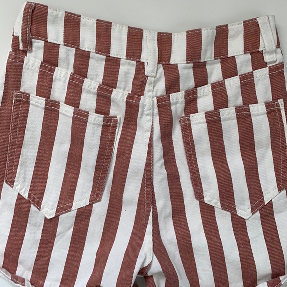 Vintage High Rise Mom Jeans Shorts Urban Planet 3 - Picture 4 of 6